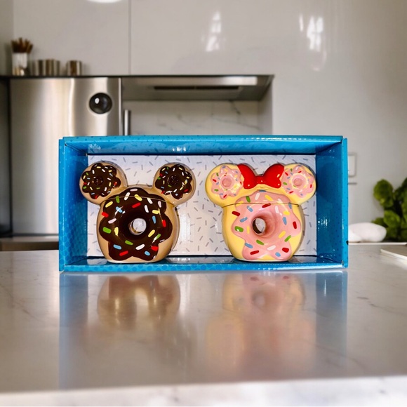 NWT Disney Salt & Pepper Shaker Set - Picture 1 of 5